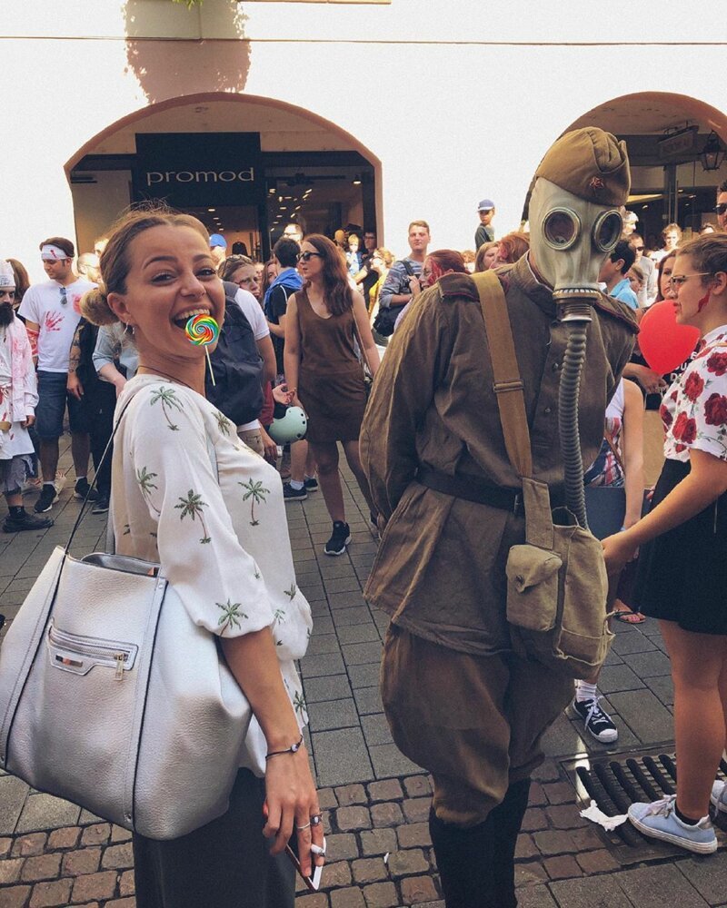 Парад живых мертвецов: в Страсбурге прошло масштабное шествие зомби (49 фото)