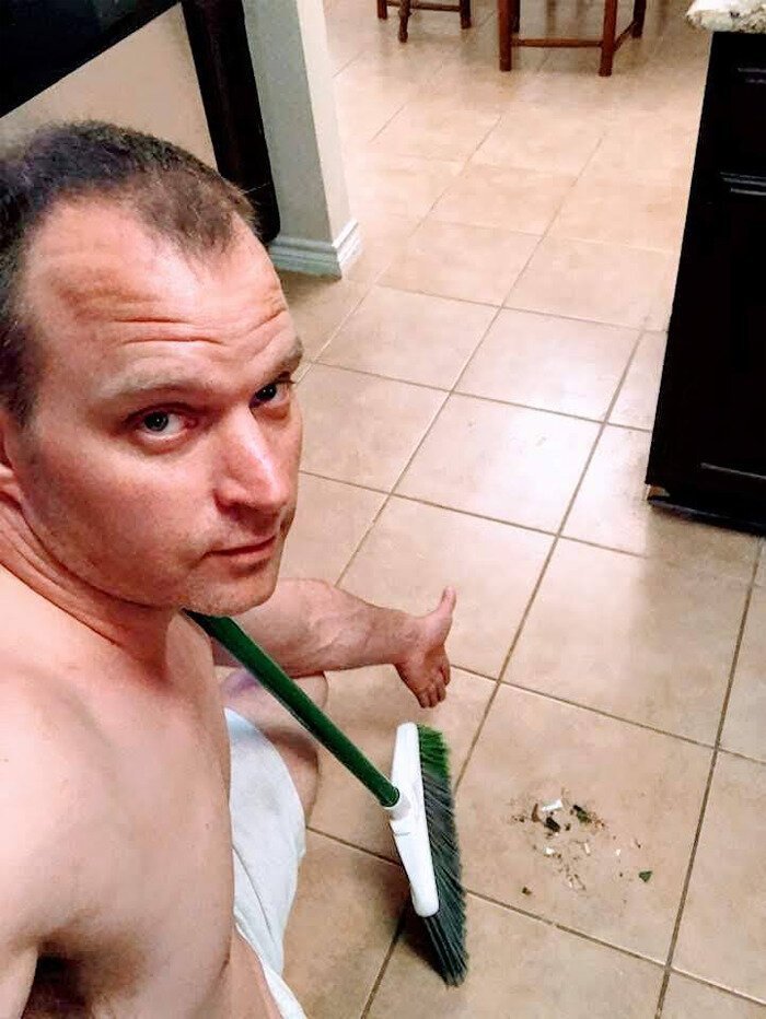 Вот какие фотки надо присылать девушкам в личку (16 фото)