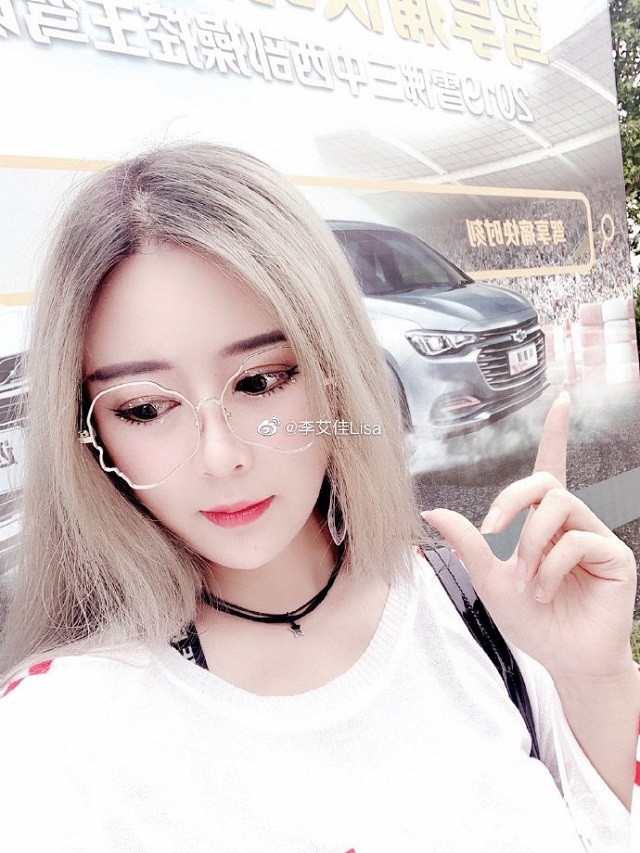 Позорное разоблачение гламурной блогерши из Китая (4 фото + видео) Позорное разоблачение гламурной блогерши из Китая (4 фото + видео)