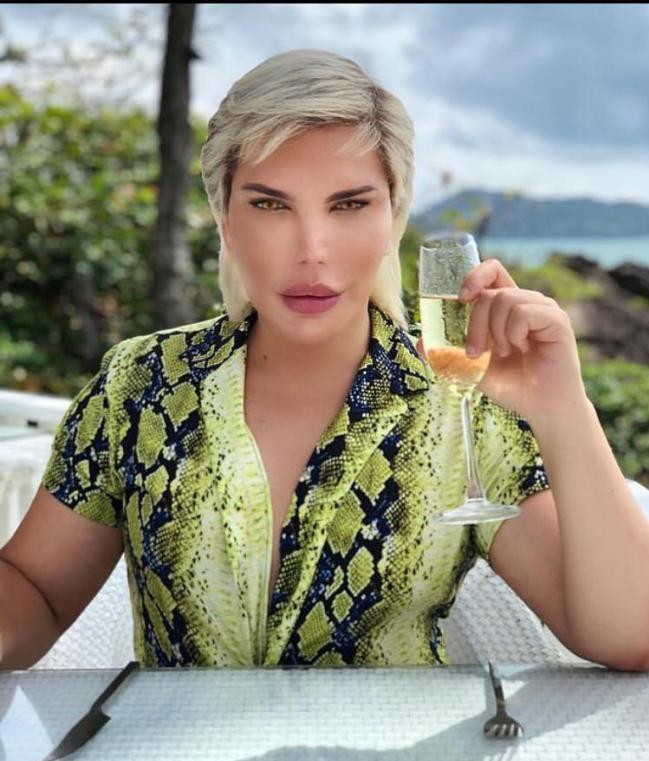 В Инстаграме нужно выглядеть "красиво" (24 фото)