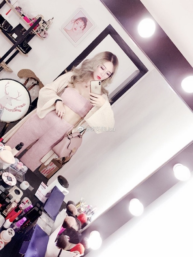 Позорное разоблачение гламурной блогерши из Китая (4 фото + видео) Позорное разоблачение гламурной блогерши из Китая (4 фото + видео)