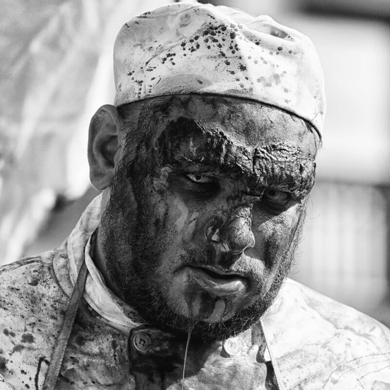 Парад живых мертвецов: в Страсбурге прошло масштабное шествие зомби (49 фото)