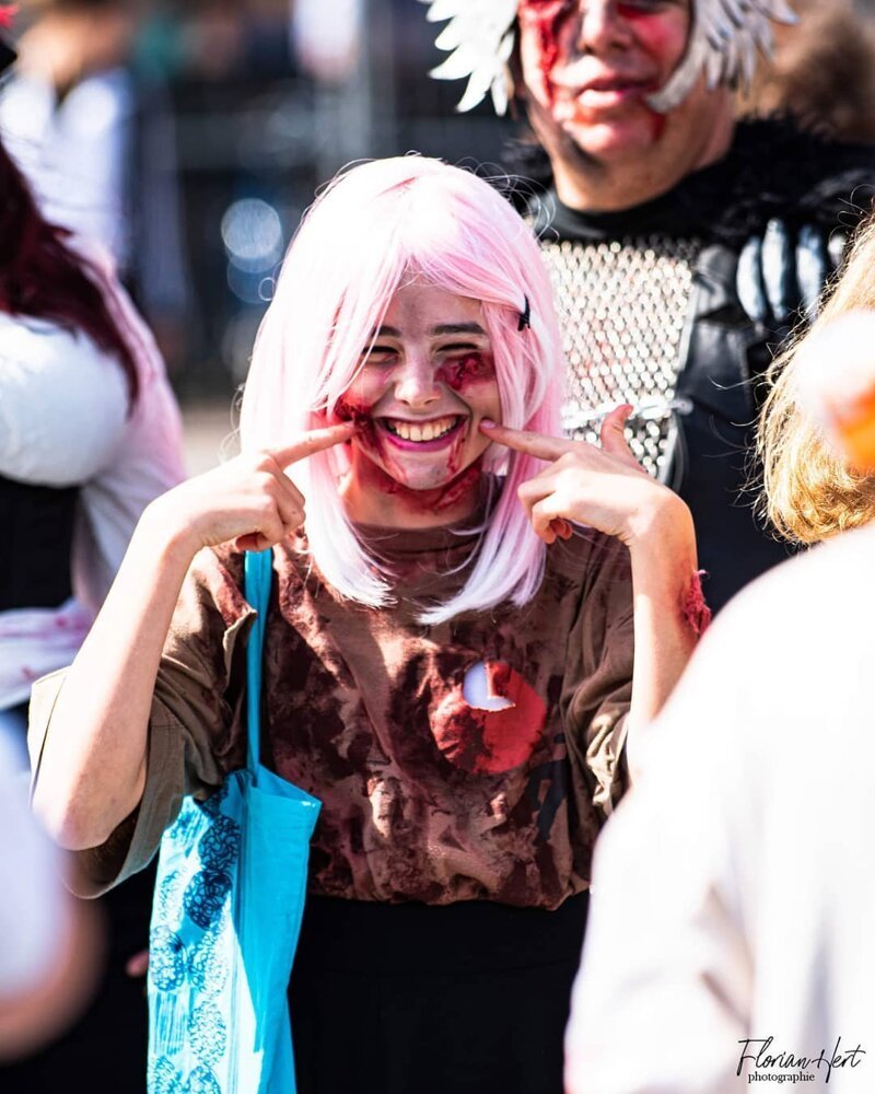 Парад живых мертвецов: в Страсбурге прошло масштабное шествие зомби (49 фото)