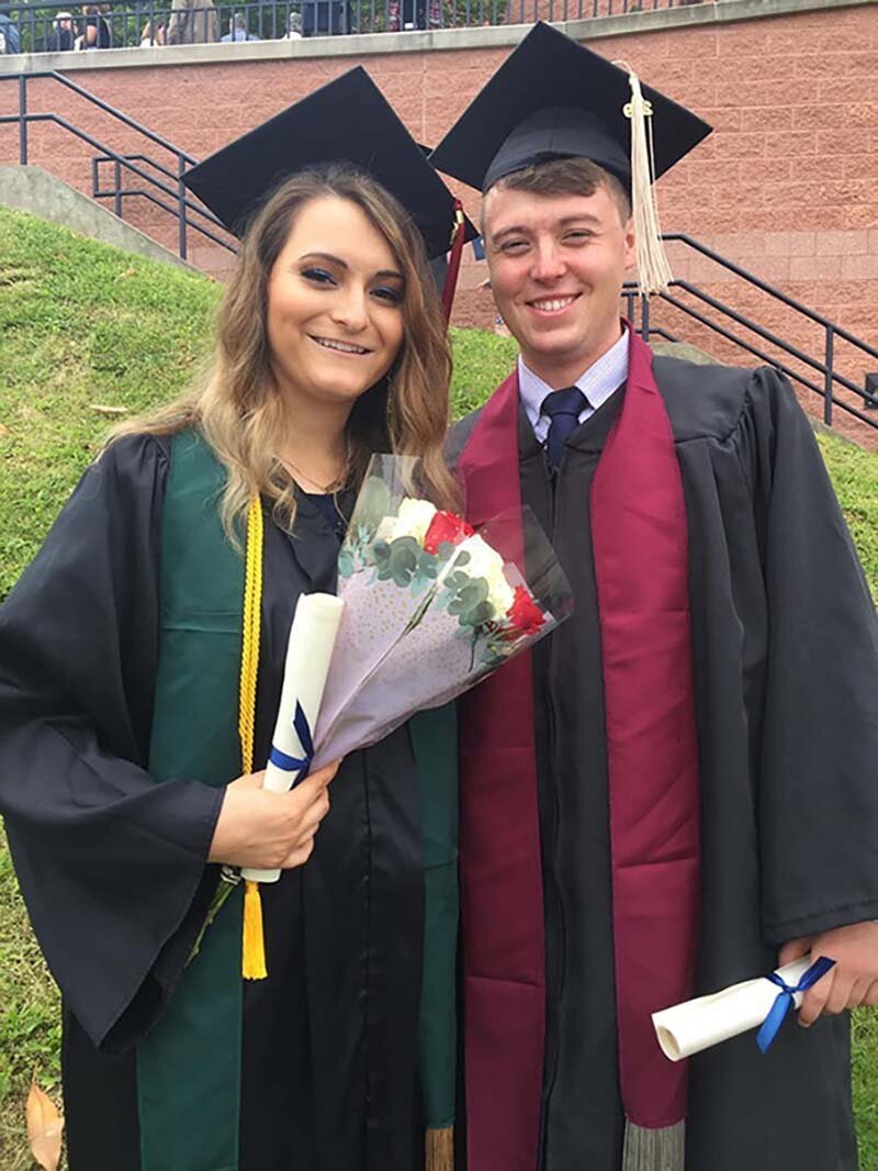 Помолвочные фотографии этой парочки стали вирусными в Сети (16 фо5то) Помолвочные фотографии этой парочки стали вирусными в Сети (16 фо5то)