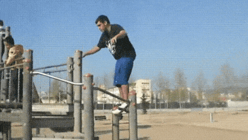 Прекрати снимать и лучше помоги мне! (17 гифок)