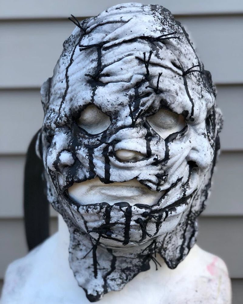 Жуткие маски прямиком из ночных кошмаров (13 фото)