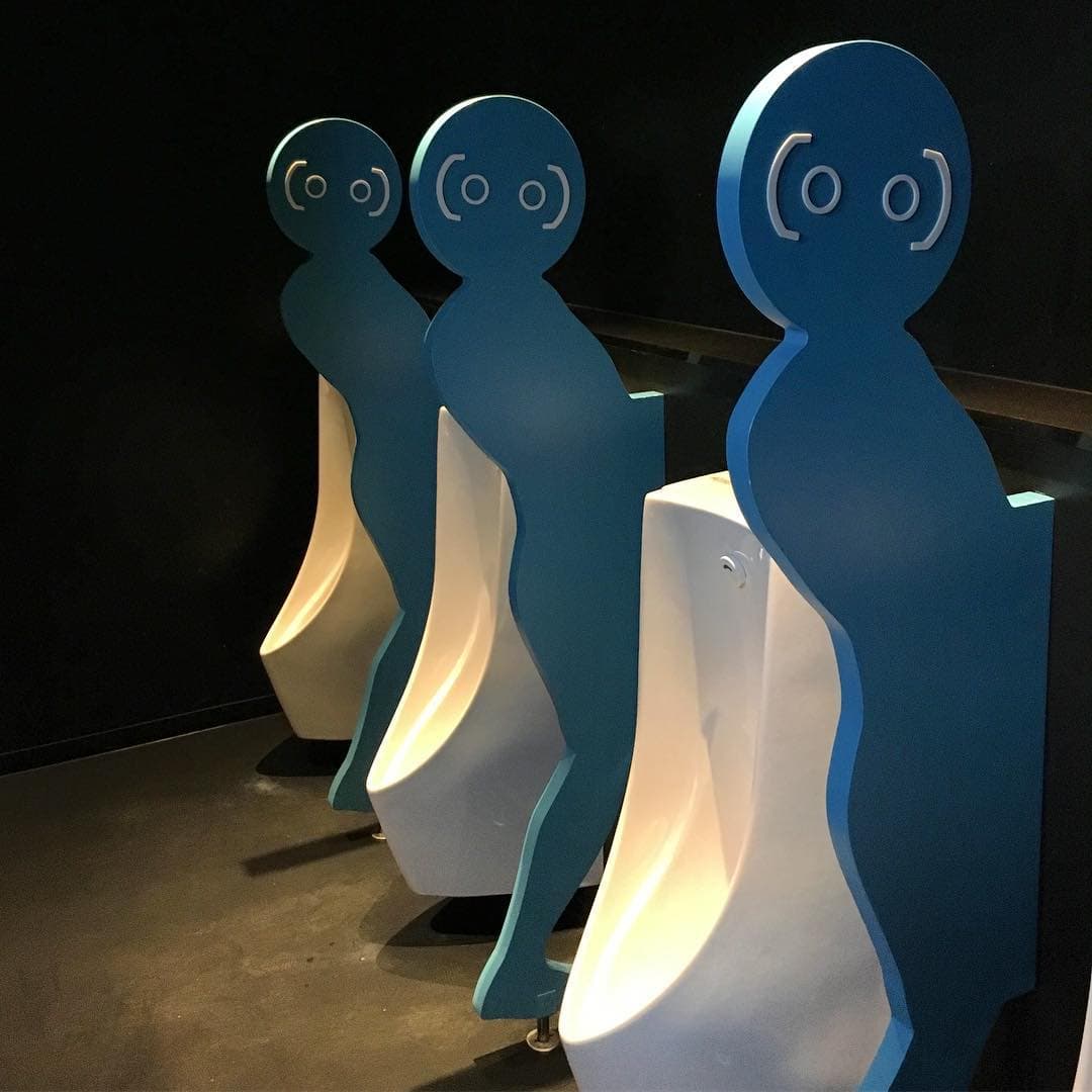 Подборка странных и сюрреалистических туалетов (15 фото) Подборка странных и сюрреалистических туалетов (15 фото)