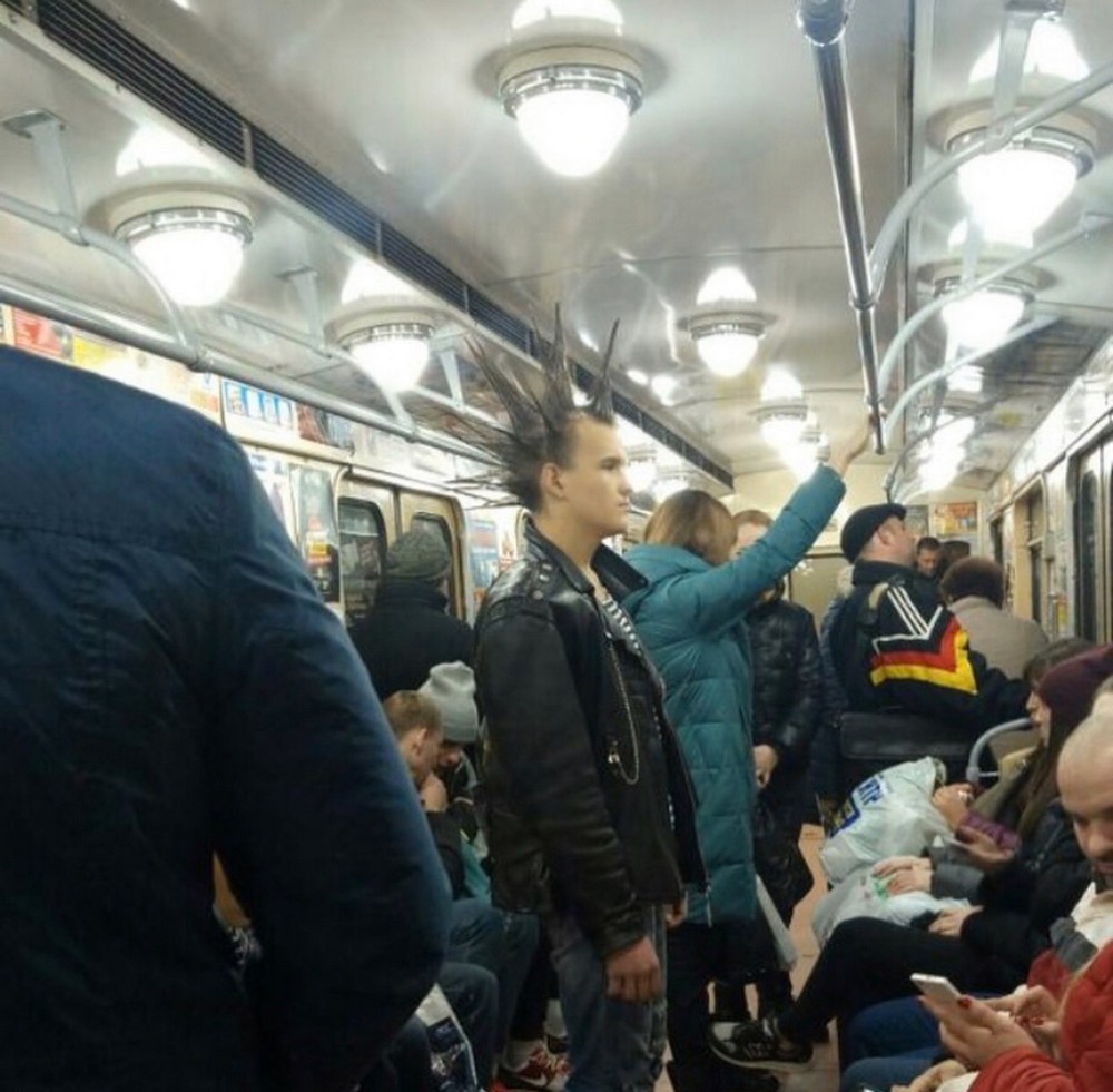 Беспощадная мода обитателей метрополитена (30 фото)