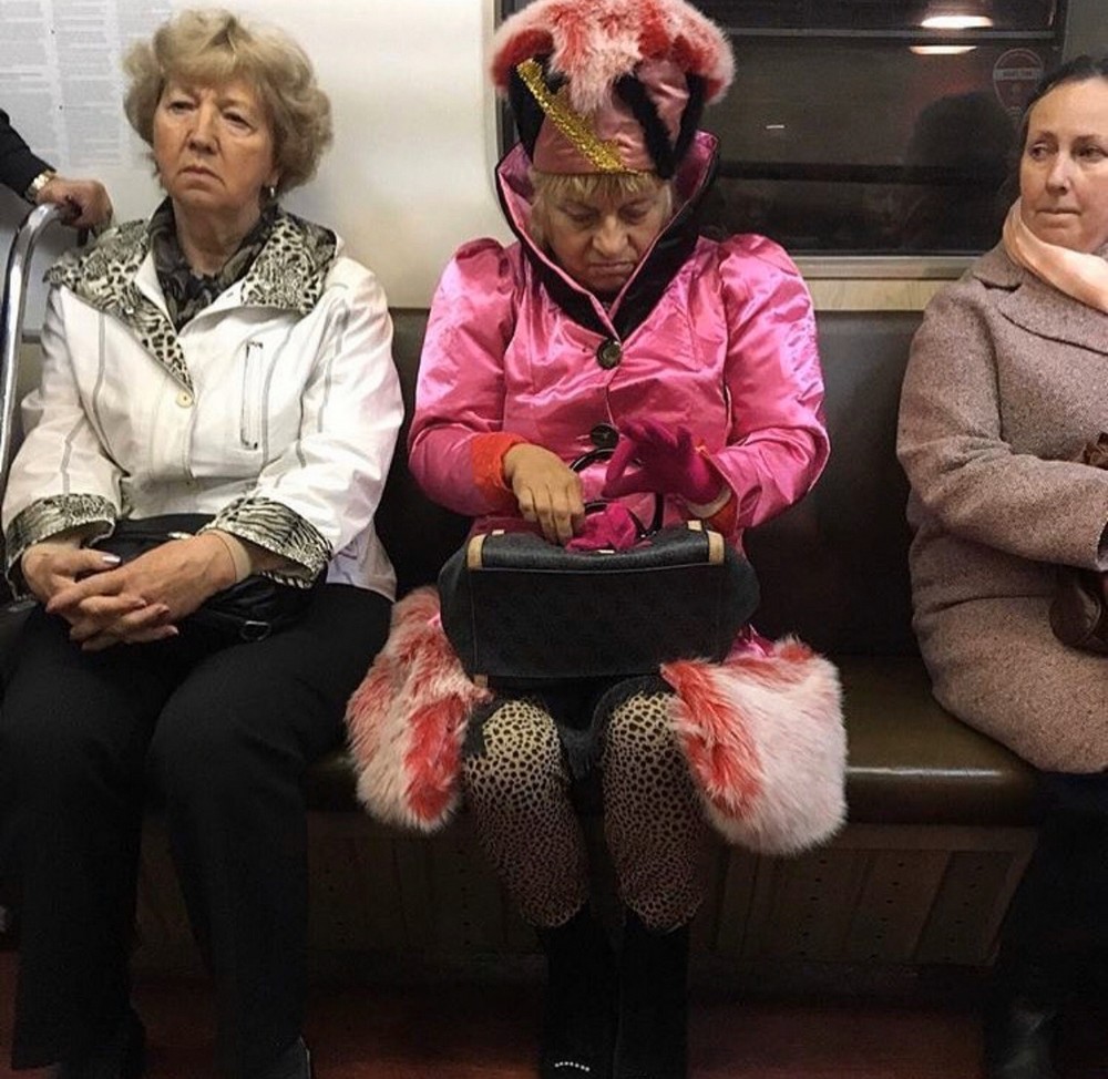 Беспощадная мода обитателей метрополитена (30 фото)