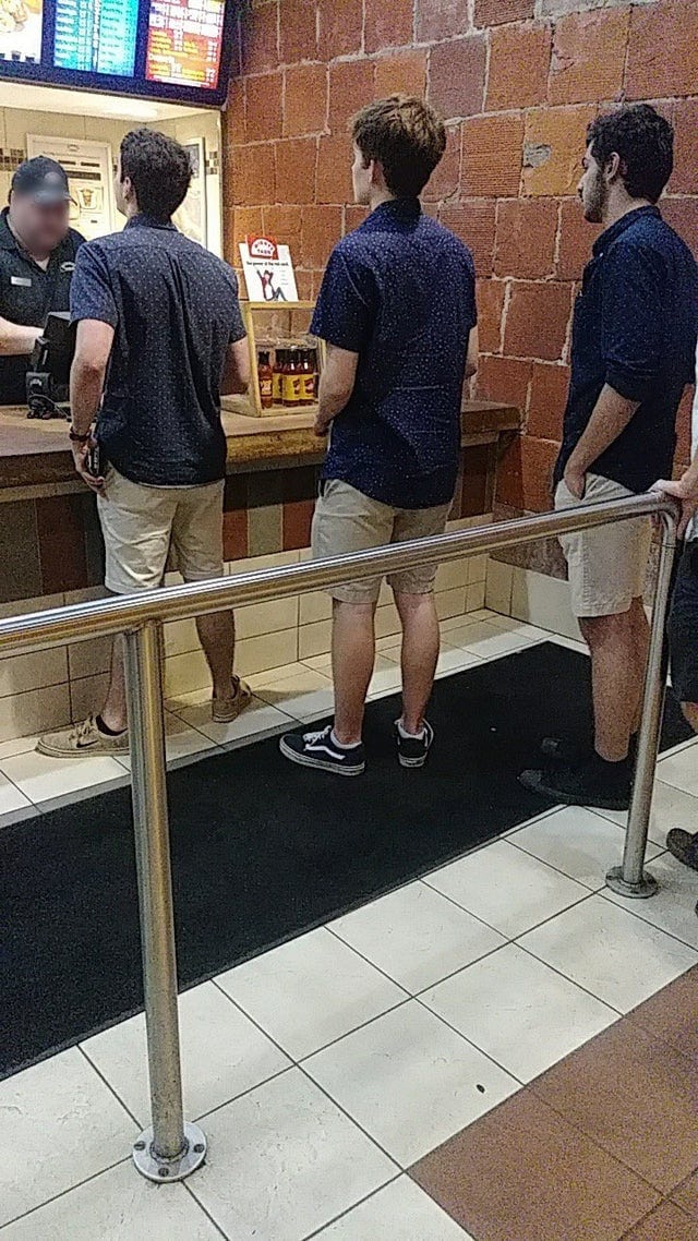 Странные совпадения, которые заставят поверить, что мы живём в матрице (17 фото)