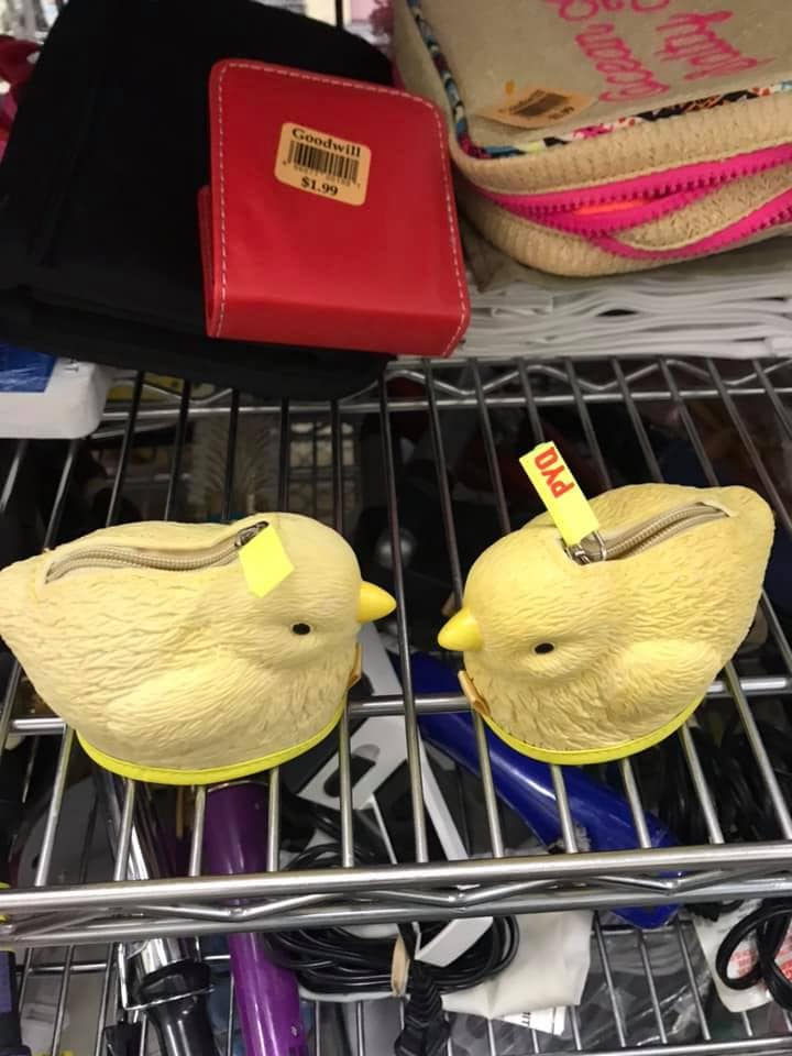 Безумные находки из секонд-хендов и барахолок (20 фото)