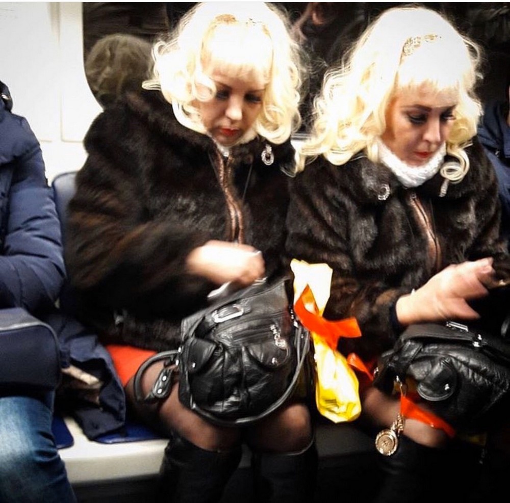 Беспощадная мода обитателей метрополитена (30 фото)