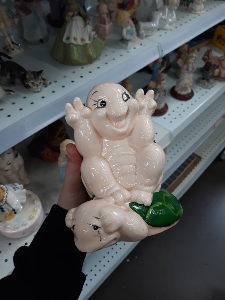 Безумные находки из секонд-хендов и барахолок (20 фото)