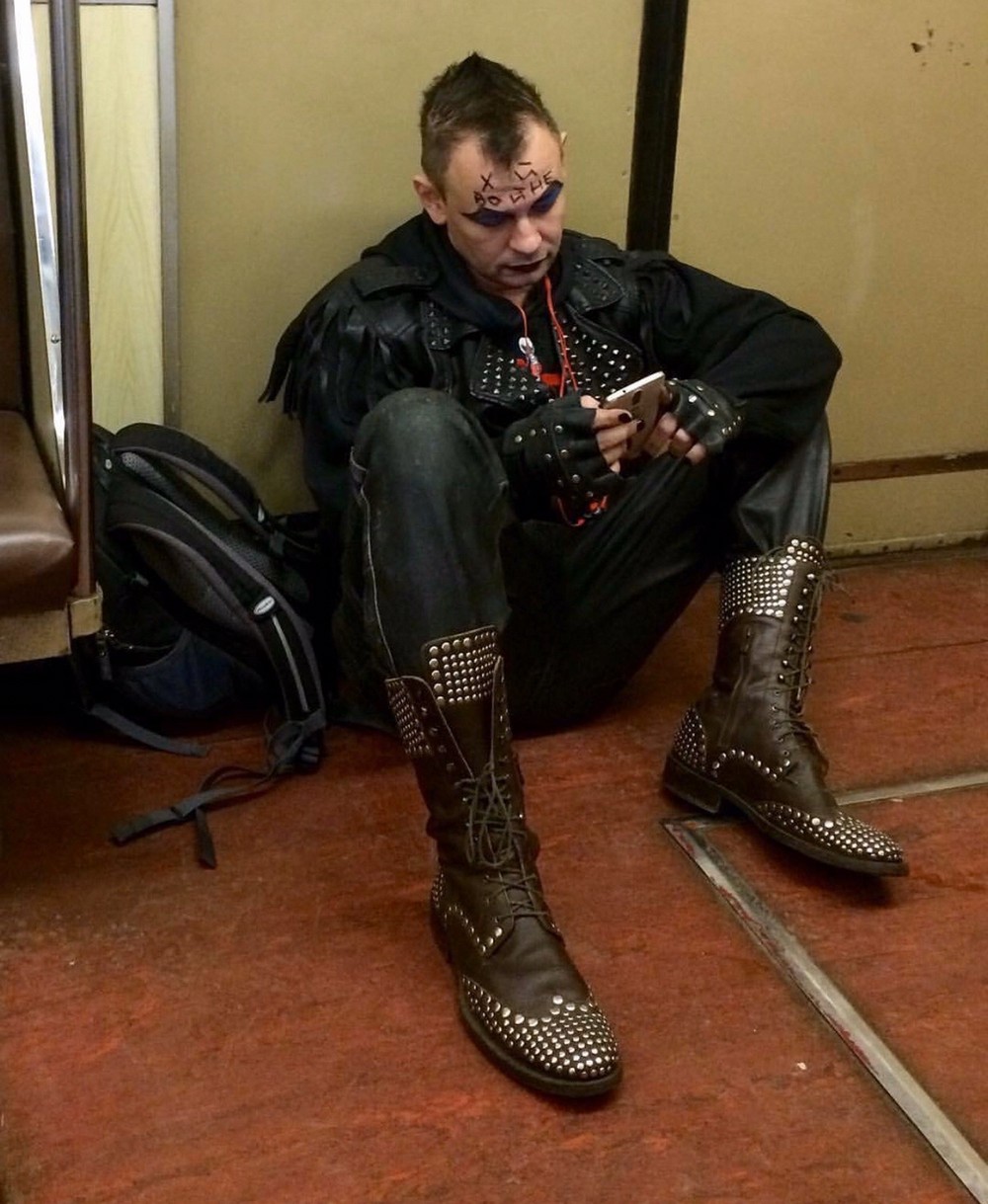 Беспощадная мода обитателей метрополитена (30 фото)