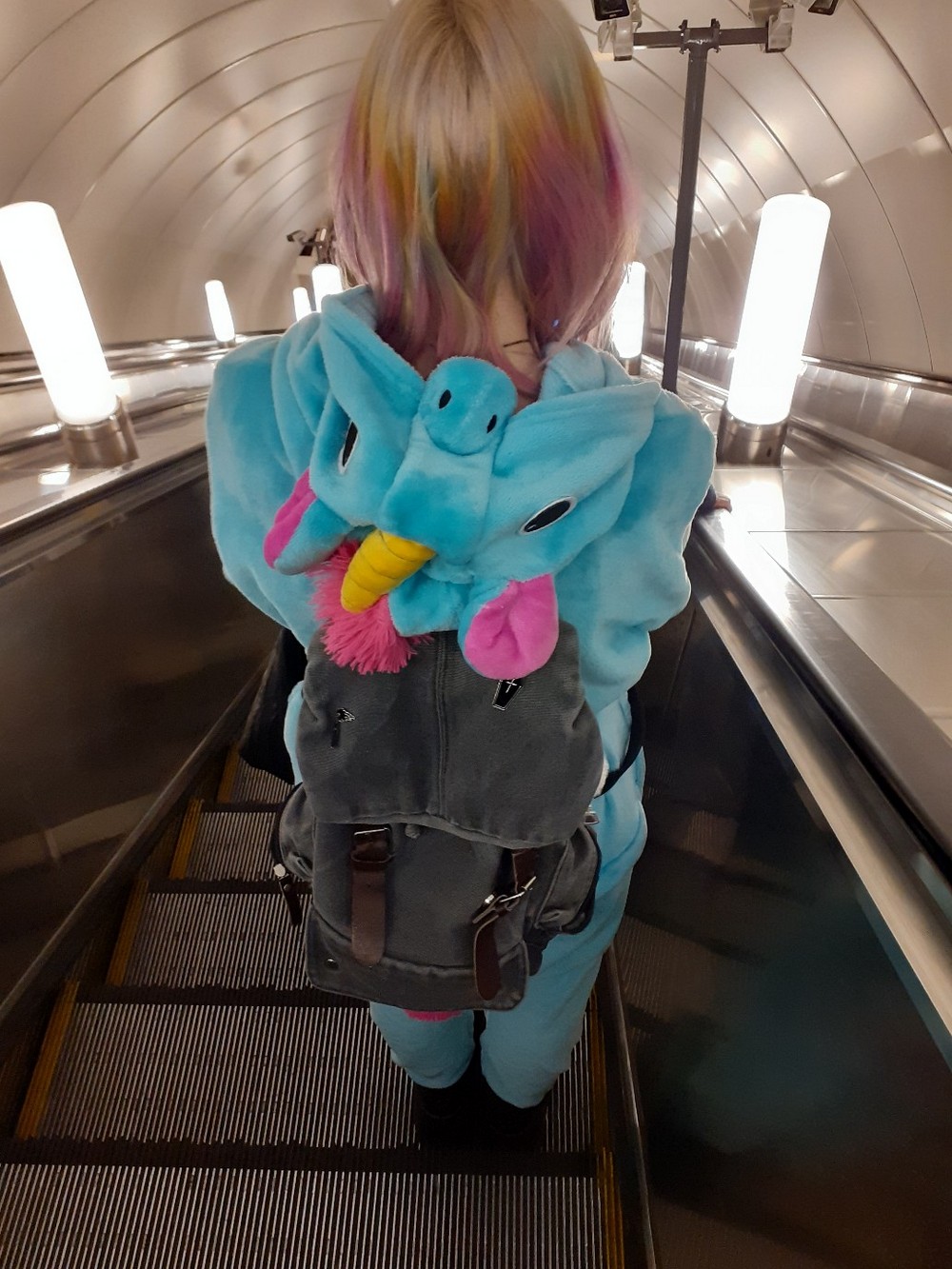 Беспощадная мода обитателей метрополитена (30 фото)