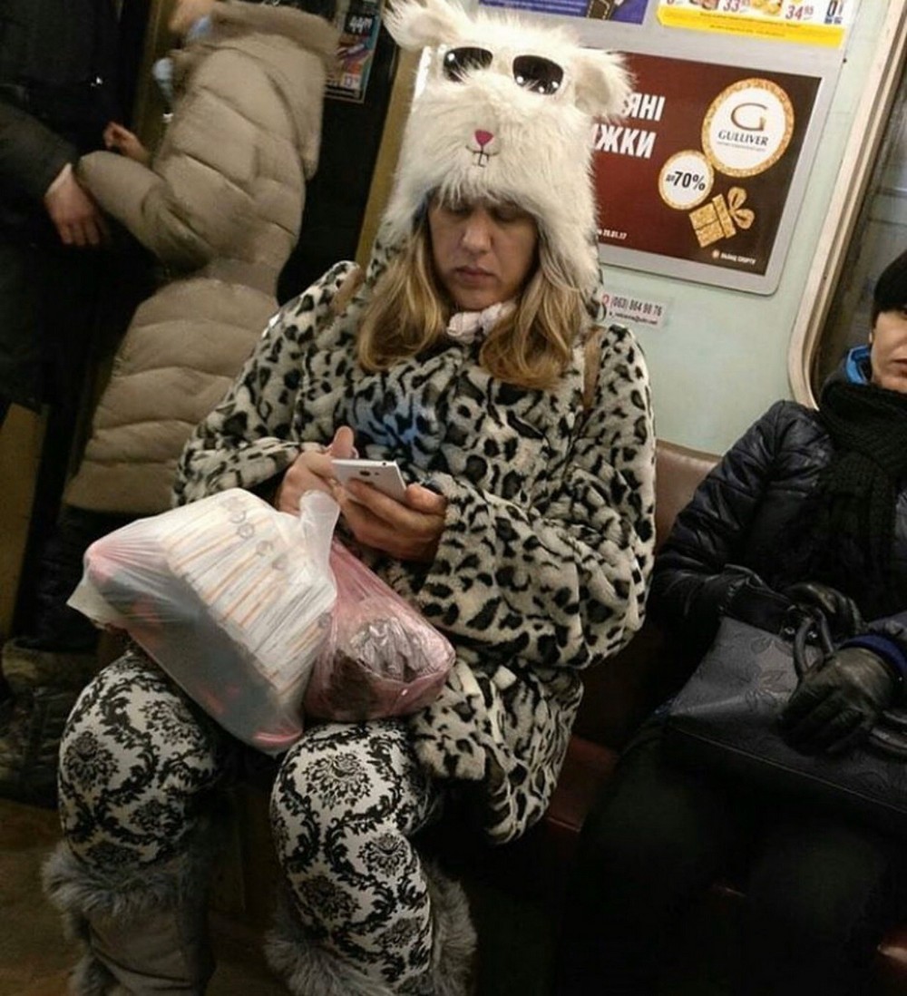 Беспощадная мода обитателей метрополитена (30 фото)