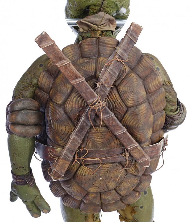 Интересно, почему никто не хочет купить этот костюм Леонардо из "Черепашек-ниндзя"? (7 фото)