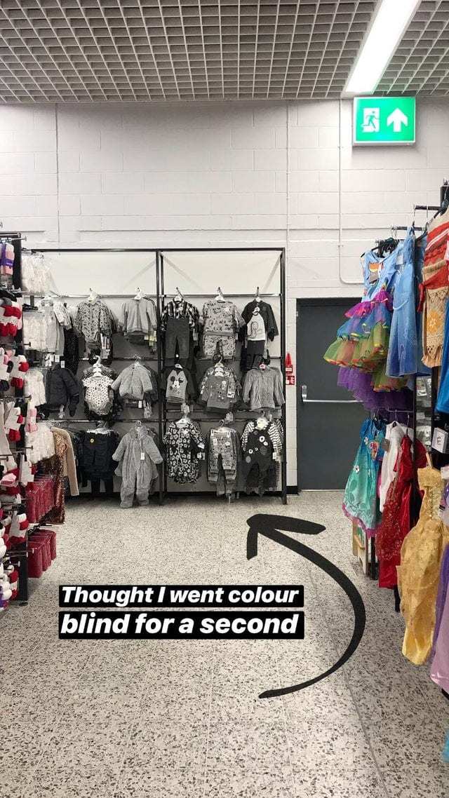 Странные совпадения, которые заставят поверить, что мы живём в матрице (17 фото)