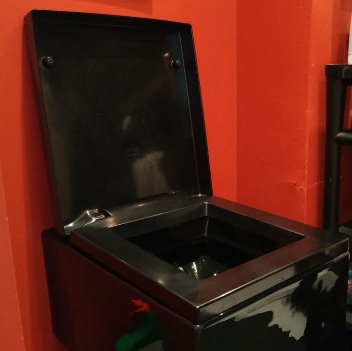 Подборка странных и сюрреалистических туалетов (15 фото) Подборка странных и сюрреалистических туалетов (15 фото)