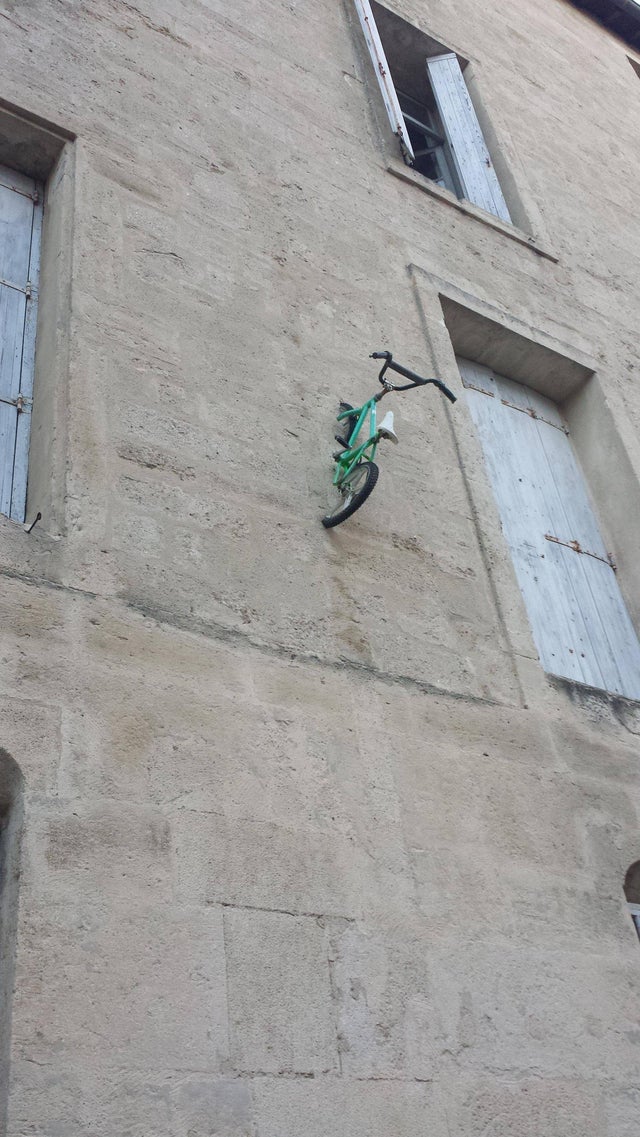 Странные совпадения, которые заставят поверить, что мы живём в матрице (17 фото)