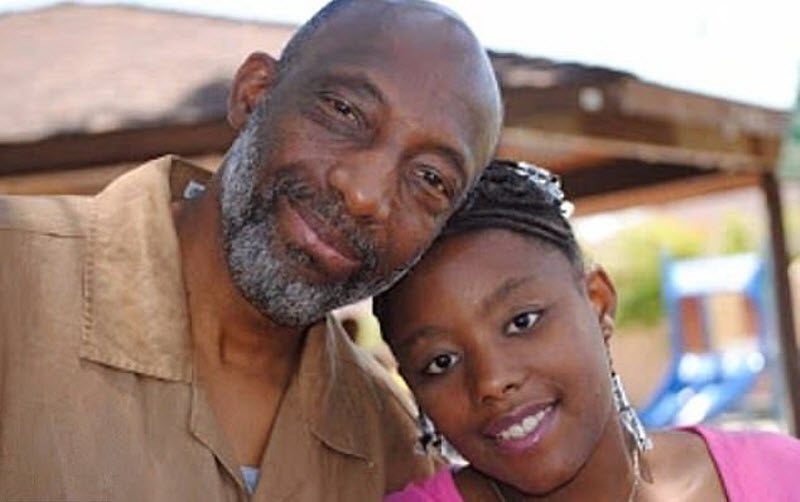 Первый чернокожий человек с донорским лицом (9 фото)