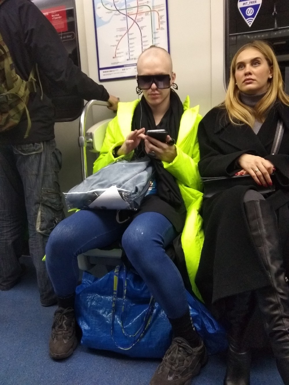 Беспощадная мода обитателей метрополитена (30 фото)