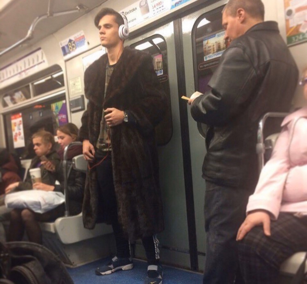 Беспощадная мода обитателей метрополитена (30 фото)
