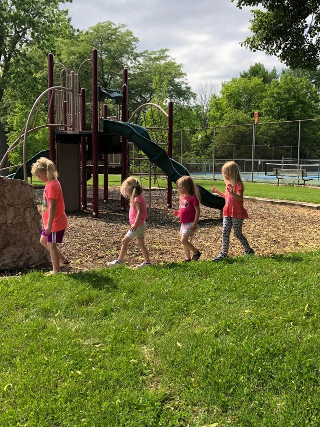 Странные совпадения, которые заставят поверить, что мы живём в матрице (17 фото)