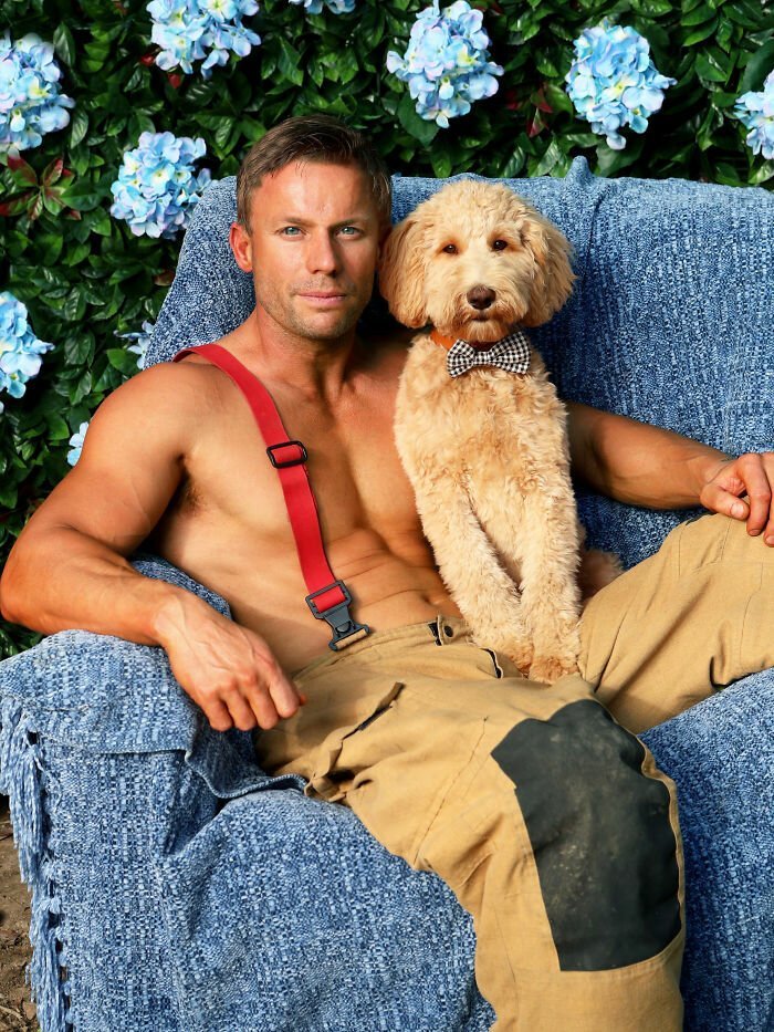 Горячая фотосессия австралийских пожарных с животными для благотворительного календаря на 2020 год (36 фото) Горячая фотосессия австралийских пожарных с животными для благотворительного календаря на 2020 год (36 фото)