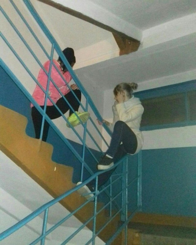 Такое можно увидеть только в подъездах (16 фото)