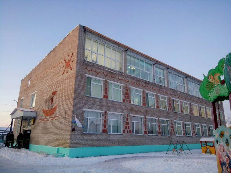 В Нарьян-Маре пьяный мужчина зарезал ребенка в детском саду (2 фото)