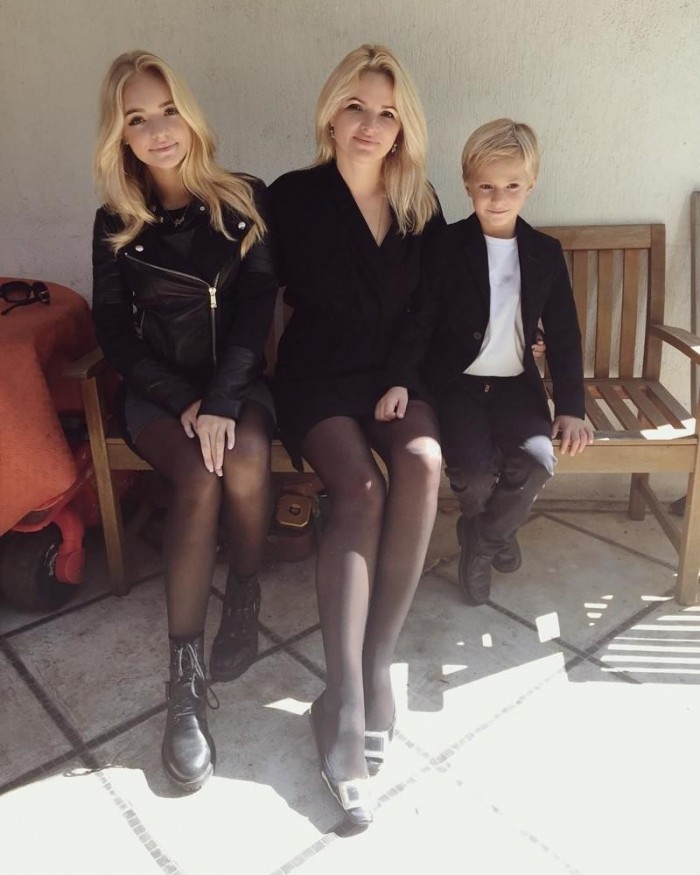 Яблоко от яблони или как может выглядеть мама твоей девушки (9 фото)