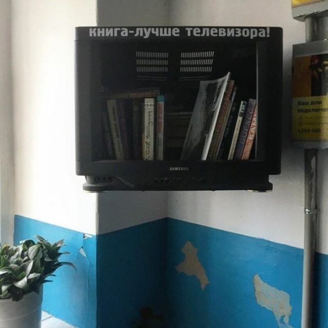 Такое можно увидеть только в подъездах (16 фото)