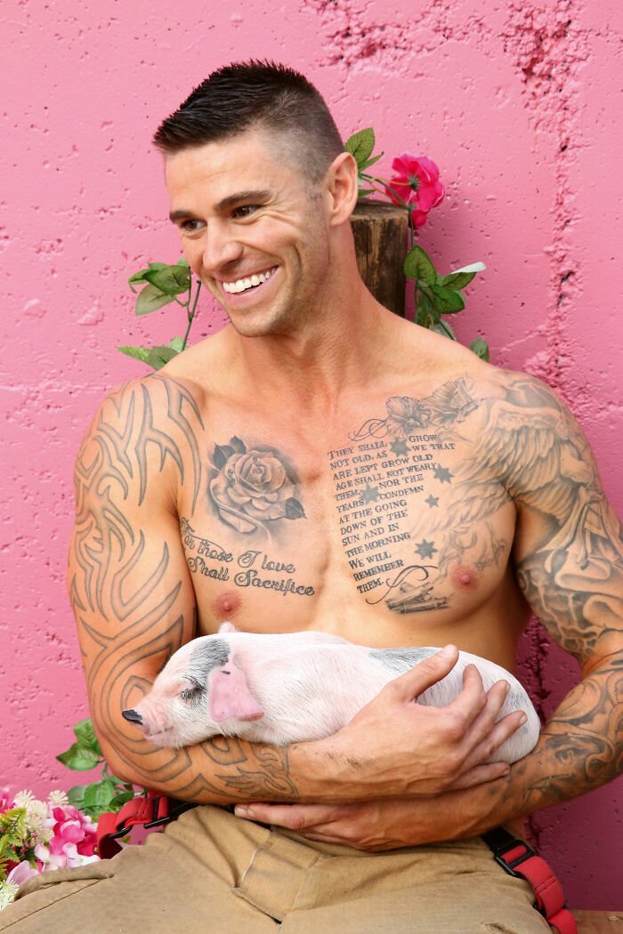 Горячая фотосессия австралийских пожарных с животными для благотворительного календаря на 2020 год (36 фото) Горячая фотосессия австралийских пожарных с животными для благотворительного календаря на 2020 год (36 фото)