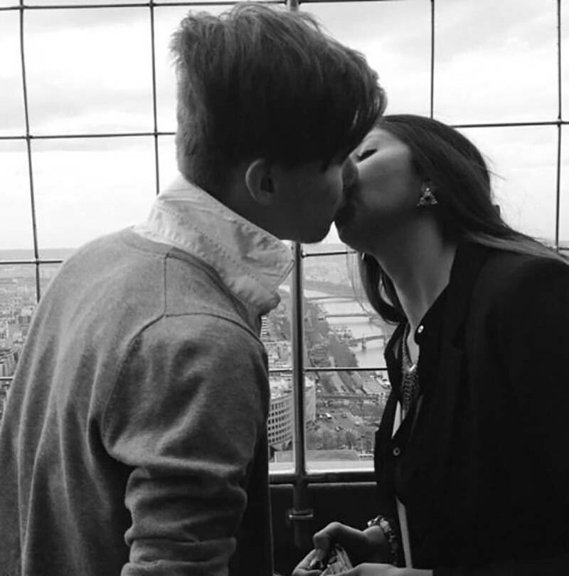 Эта девушка просит незнакомцев поцеловать себя на улице для эффектного кадра (7 фото) Эта девушка просит незнакомцев поцеловать себя на улице для эффектного кадра (7 фото)