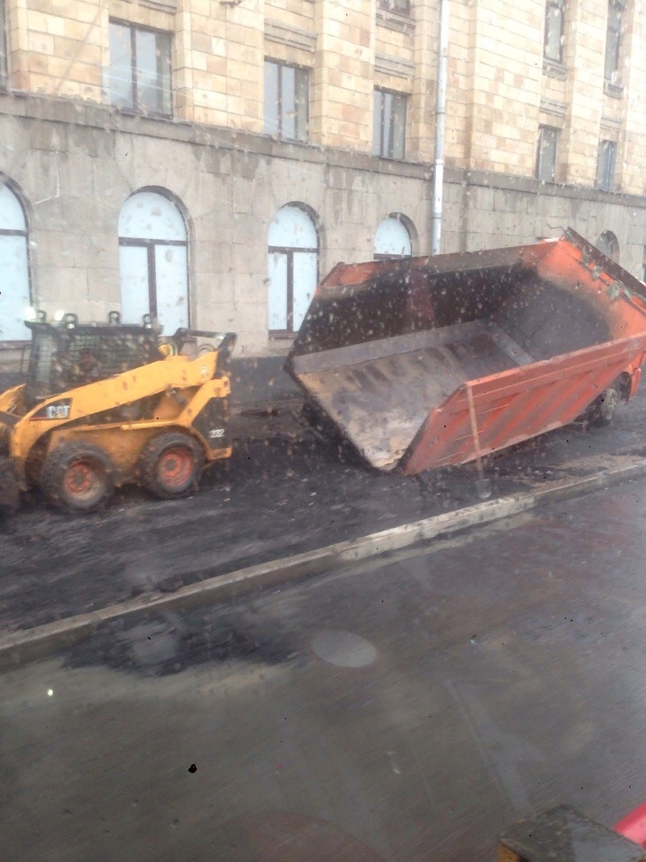 В Питере дорожники опробовали только что построенный участок. И это был эпик-фэйл (3 фото)
