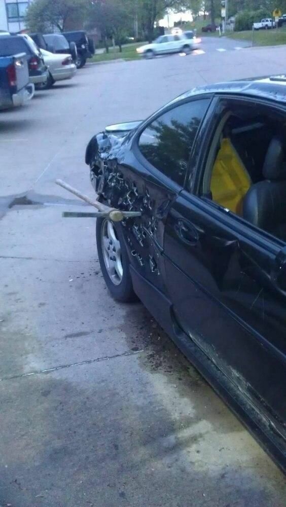 Фотографии, показывающие, почему не стоит злить женщин (13 фото)