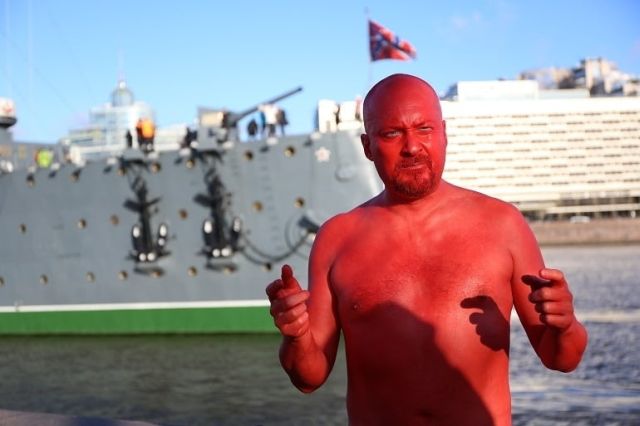 В Санкт-Петербурге прошел странный "антикоммунистический перфоманс" (3 фото)