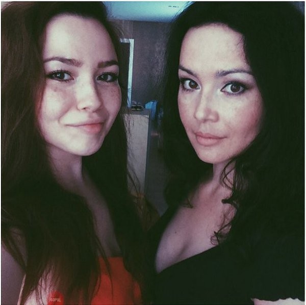 Яблоко от яблони или как может выглядеть мама твоей девушки (9 фото)