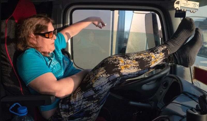 Барышни из суровой житейской реальности желают познакомиться (30 фото)