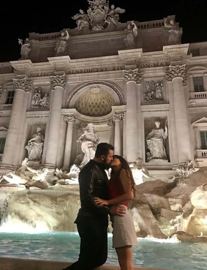 Эта девушка просит незнакомцев поцеловать себя на улице для эффектного кадра (7 фото) Эта девушка просит незнакомцев поцеловать себя на улице для эффектного кадра (7 фото)