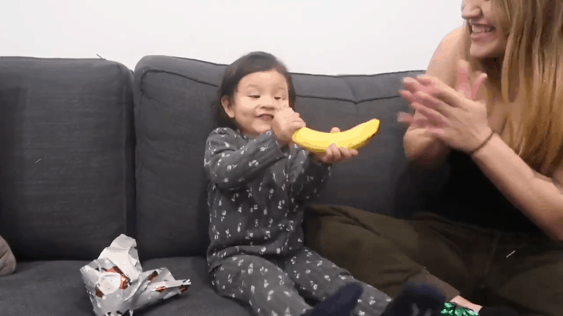 Отец подарил малышке «худший» подарок за всю историю - и ее реакция бесценна (6 фото)