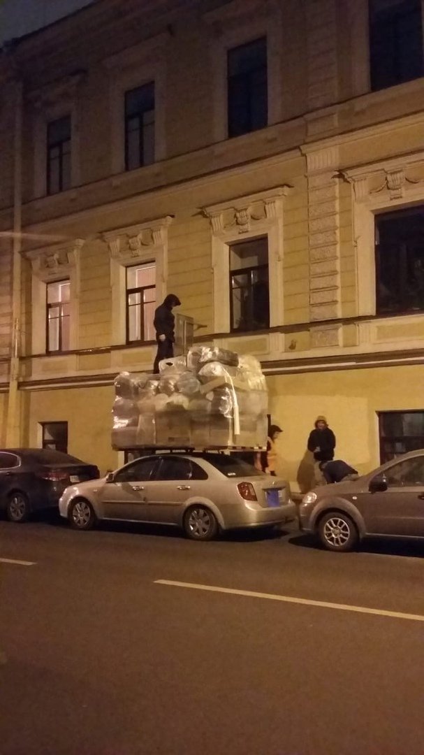 Необычный способ перевозки вещей