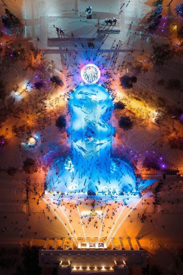 Каток в Новосибирске на что-то намекает