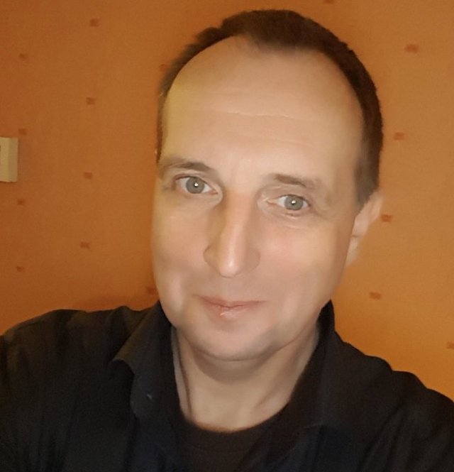 Немец нашел на улице рюкзак с ценными предметами (2 фото)