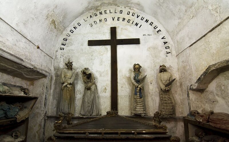 Не для слабонервных: топ-5 самых отвратительных и жутких музеев мира (30 фото)