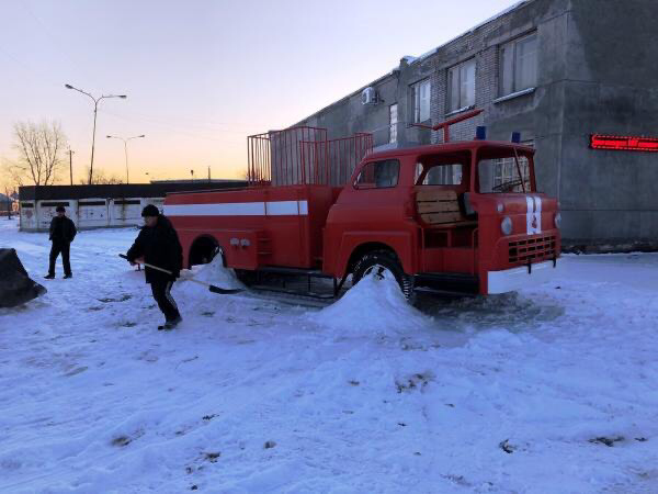 Необычная горка в Курганской области (3 фото)
