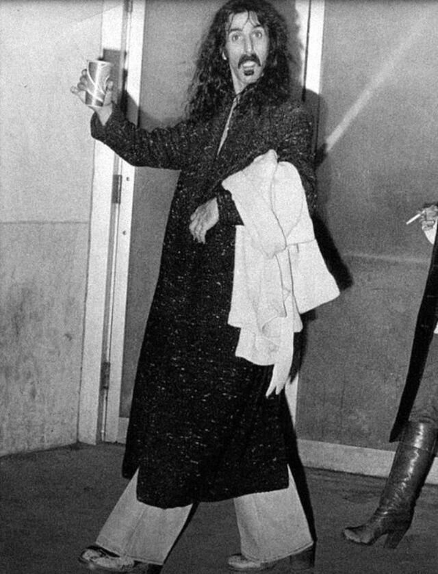 Смешные и странные фотографии Фрэнка Заппы (33 фото)