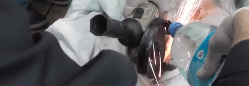 В Запорожье обиженная жена надела гайку на пенис мужа, отомстив ему за измену (4 фото + 1 видео)