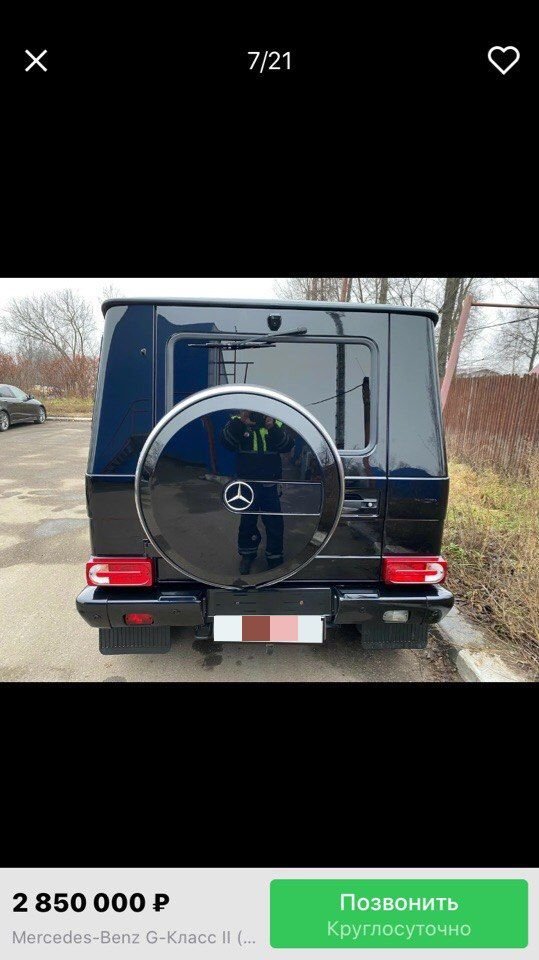 Кто у нас притаился в отражении машины? (4 фото)